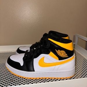 Women’s air jordan 1 Mid SE white laser orange